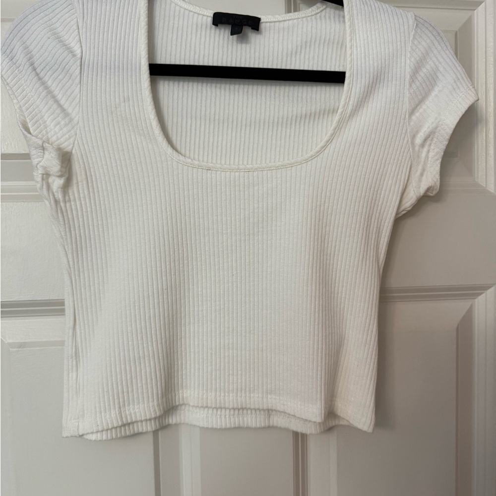 Elegant White Ribbed Short Sleeve Top